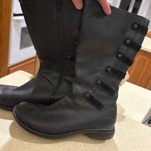 Merrell Women’s size 9.5 Leather Boots